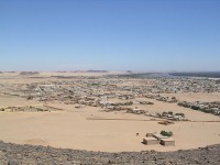Vue sur le ville de Karima du haut du Djebel Barkal